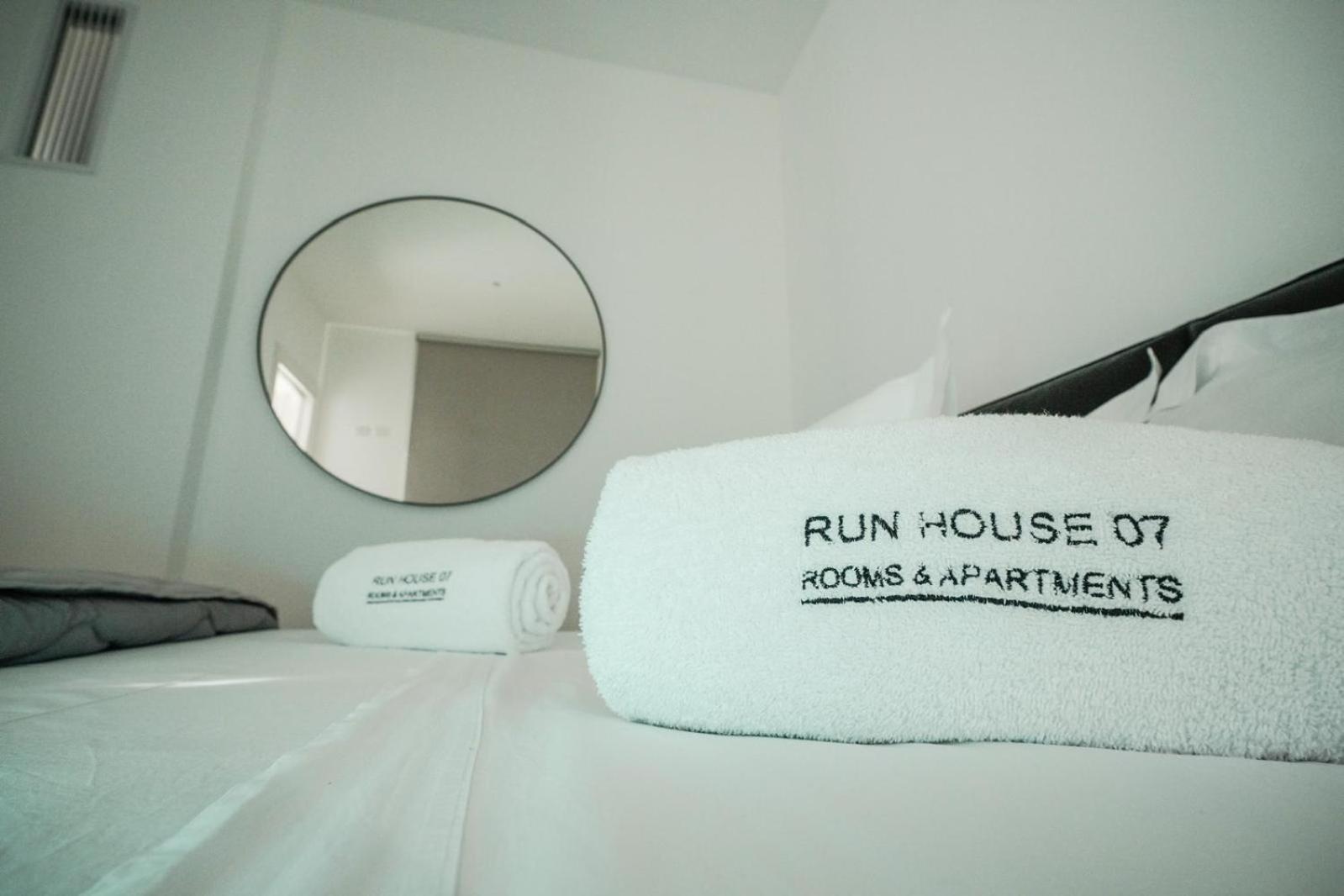 Run House 07 Rooms & Apartments Cassano delle Murge Exterior foto