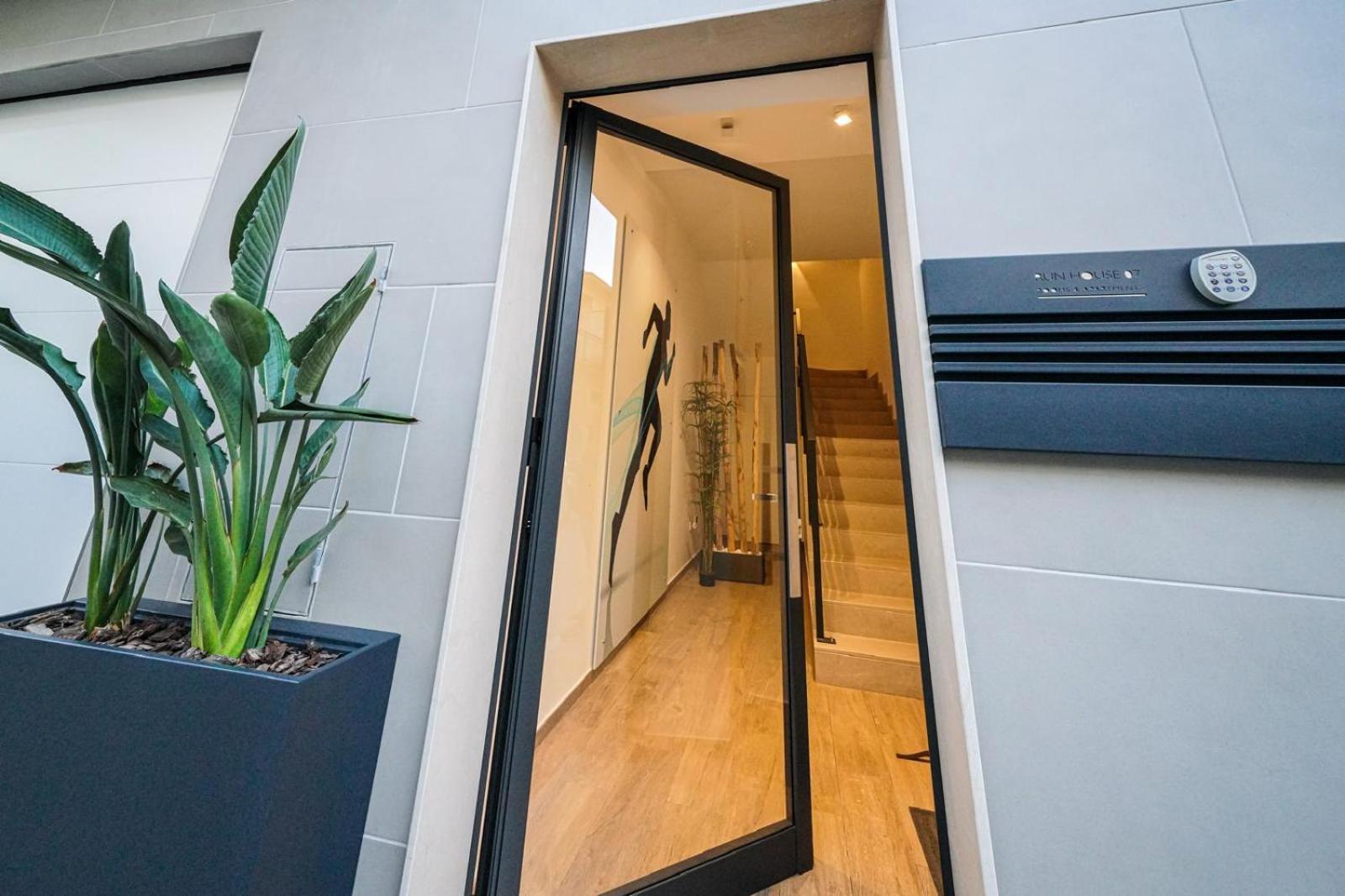Run House 07 Rooms & Apartments Cassano delle Murge Exterior foto